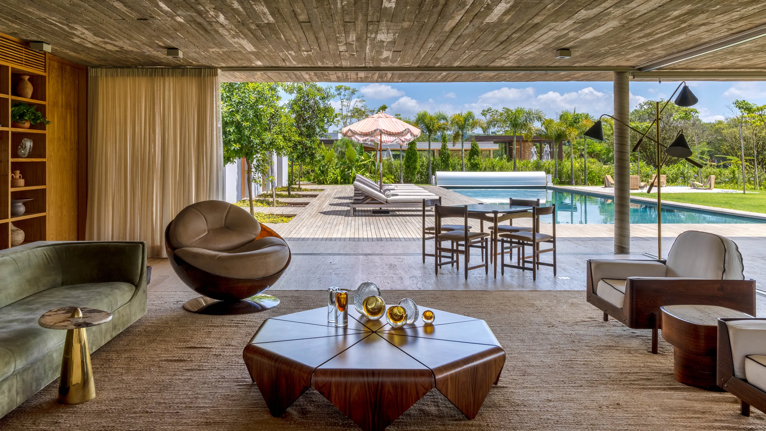 Private infinity pool 